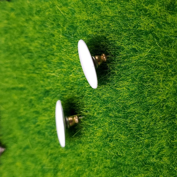 Simple White Disc Earrings E1005 - Picture 2 of 3